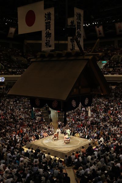 大相撲での手拍子やコールは是か非か