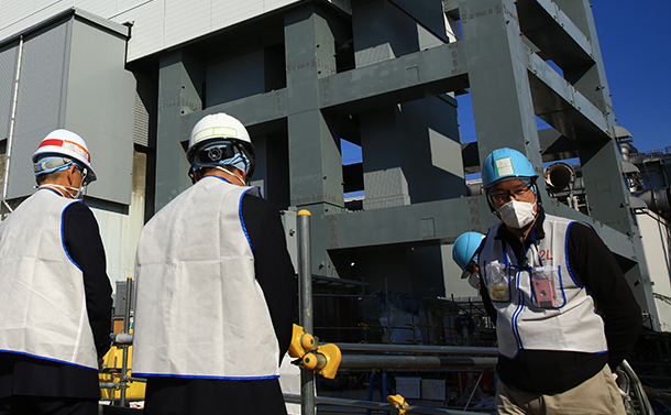 福島原発廃炉に外国人労働者、「使い捨て」の声