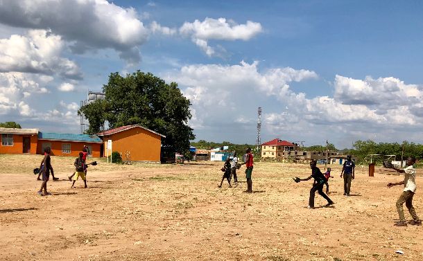 酷暑の南スーダンで野球らしきものへの第一歩が