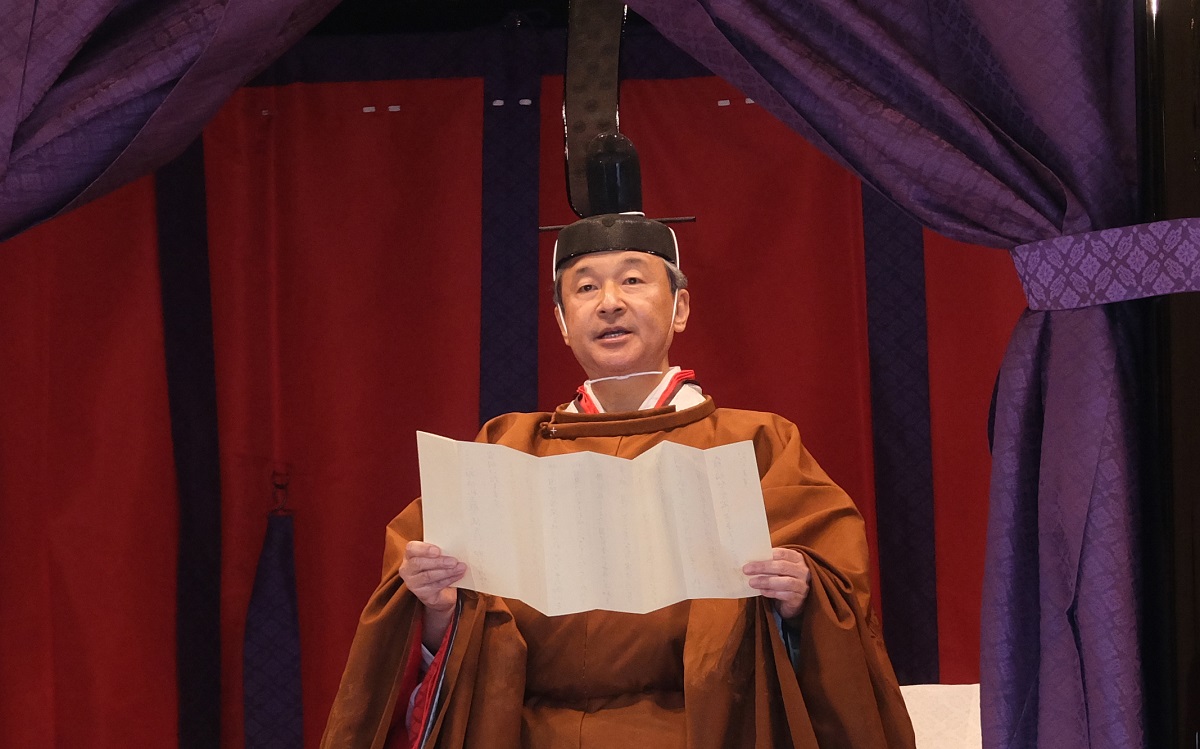 雅子さまが即位礼正殿の儀で見せたまばたきに思う - 矢部万紀子｜論座