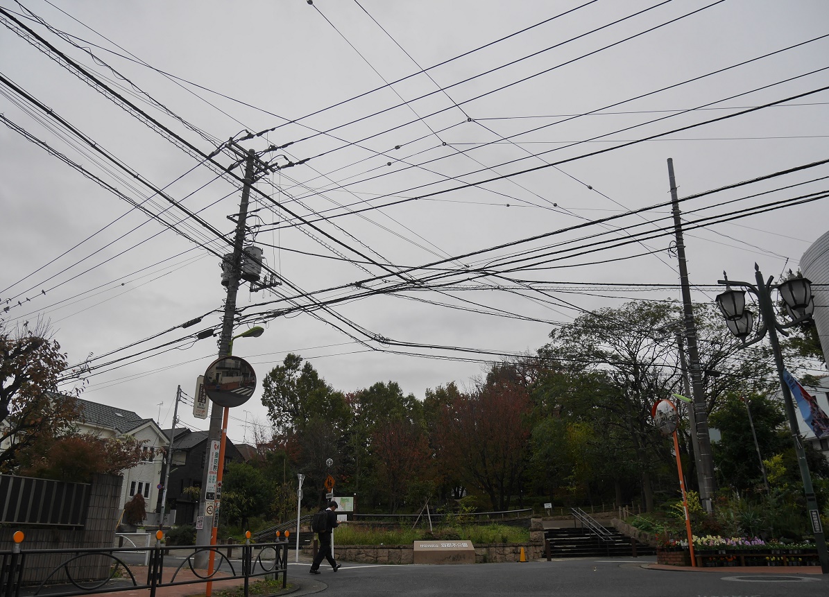 待ったなし！ 街から電柱をなくす三つの秘策 - 前田史郎｜論座アーカイブ