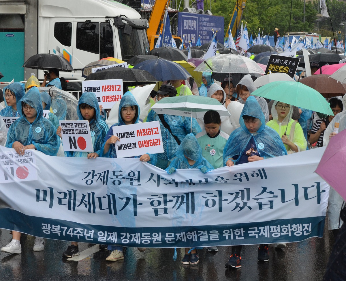 新型コロナで揺れる韓国、外交政策も揺れる