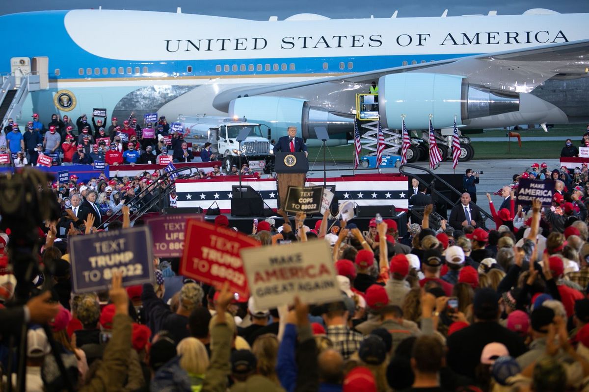 トランプ大集会 緊迫ルポ コロナ禍でもマスク着用を無視 支持者密集で大歓声 園田耕司 論座 朝日新聞社の言論サイト