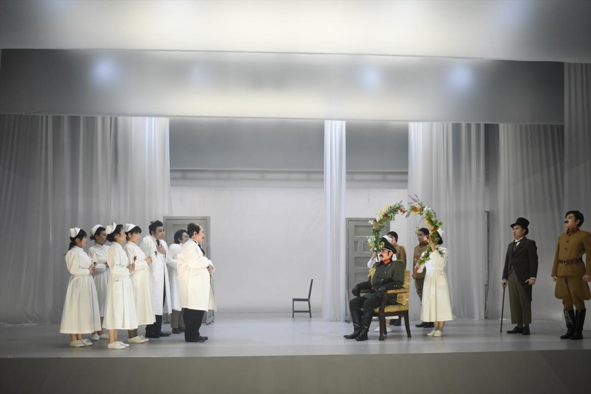 コロナ禍の年にチャペック 白い病 を訳す 阿部賢一 論座 朝日新聞社の言論サイト