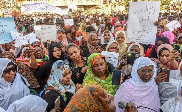 民主化途上のスーダン暫定政権にコロナが追い打ち