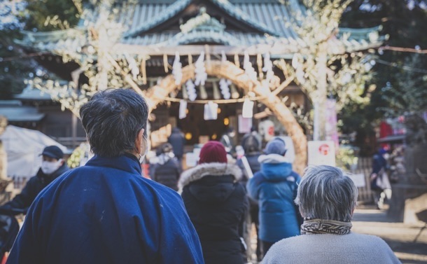 日本人は無宗教か多神教か〜正月は神社、葬儀は仏式、結婚式はキリスト教式