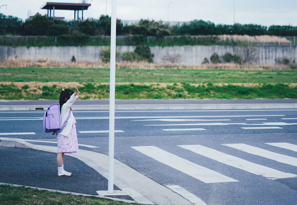 横断歩道は 人道回廊 である 運転者に対し子どもに深々とお辞儀させるな 杉田聡 論座 朝日新聞社の言論サイト