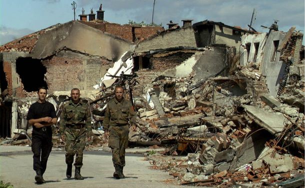 戦地取材の危うさと葛藤　コソボ、チェチェンと現在地