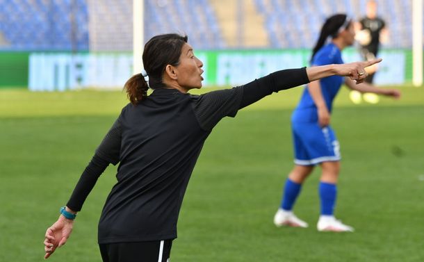 ウズベキスタン女子サッカーを五輪1次予選突破に導いた日本人監督